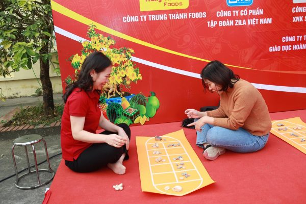 Các trò chơi dân gian được tái hiện tại Chợ Tết Nhân Ái 2023 Huyện Ứng Hòa